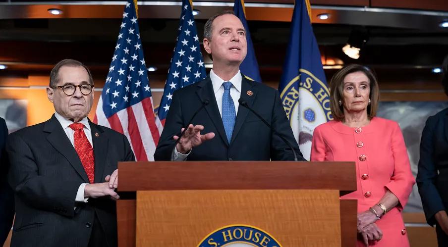 我军逼近24海里，台军威胁开火，话音刚落，规模最大美代表团窜台