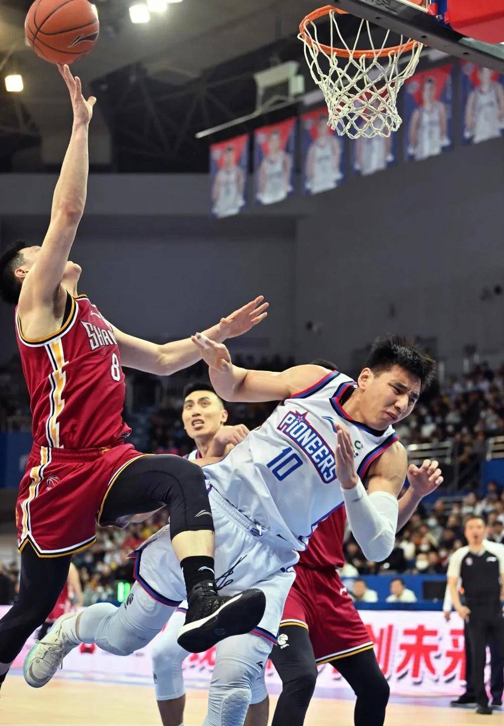 盘点cba历史十大中锋,cba总决赛姚明51分21篮板