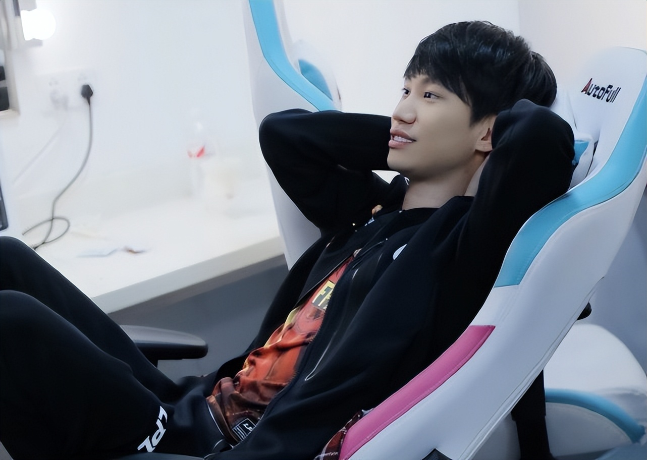 doinb为什么玩国服,doinb峡谷之巅遇到国服绝活哥