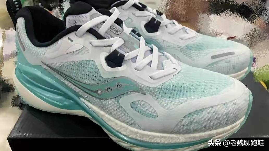 一年穿两双鞋,比较耐穿好看的慢跑鞋