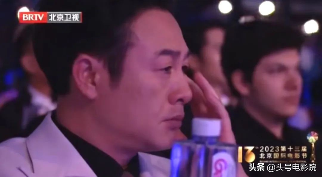 张颂文北京国际电影节搀扶关锦鹏,张颂文哭了的图片