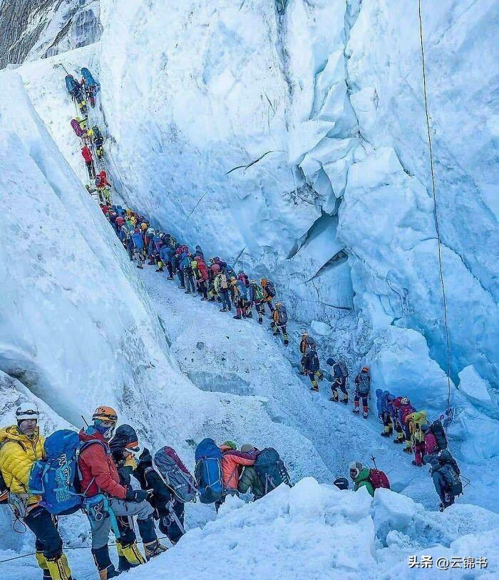 变态的纳粹德国，*光脱**犹太人女人衣服，集体*杀屠**!,2