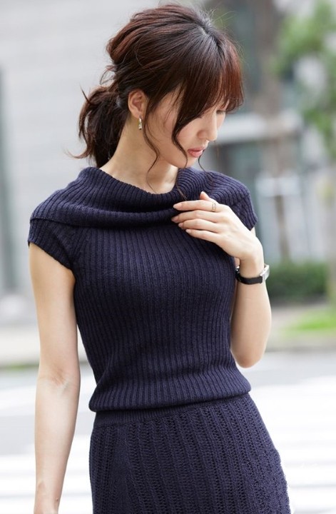 女人到了中年不能“秃顶”，看张钧甯、杨幂，影响颜值还显年龄