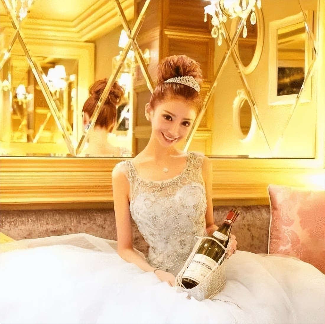 爱泽绘美里和安倍,爱泽绘美里介绍