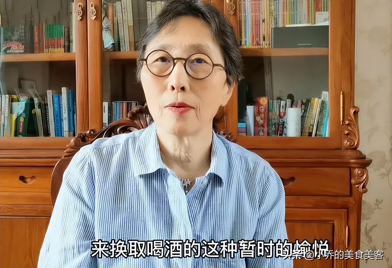 盛红梅对她爹说，“爸爸，你又发脑梗，我在孝顺与怨恨中纠结啊”