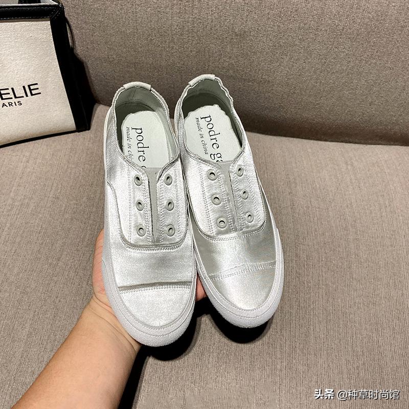 短靴穿腻了18年开春这3双鞋最火,早春穿搭要又甜又欲轻便运动鞋