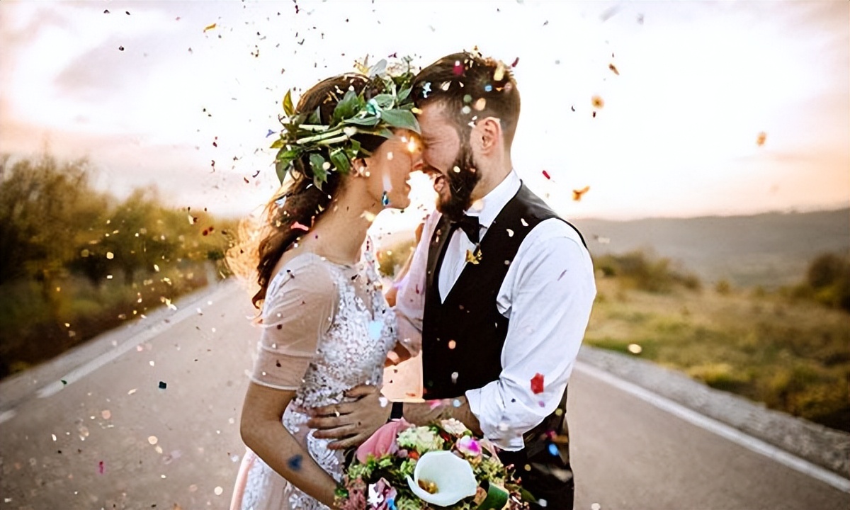 拇指姑娘出生时图片,拇指姑娘刚出生的样子