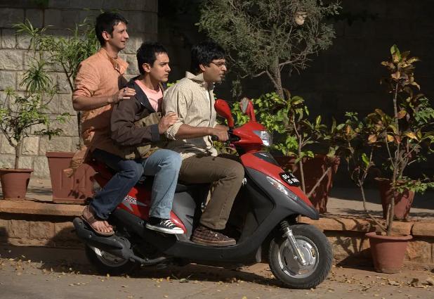 三傻大闹宝莱坞中的精彩画面,三傻大闹宝莱坞插曲一切顺利