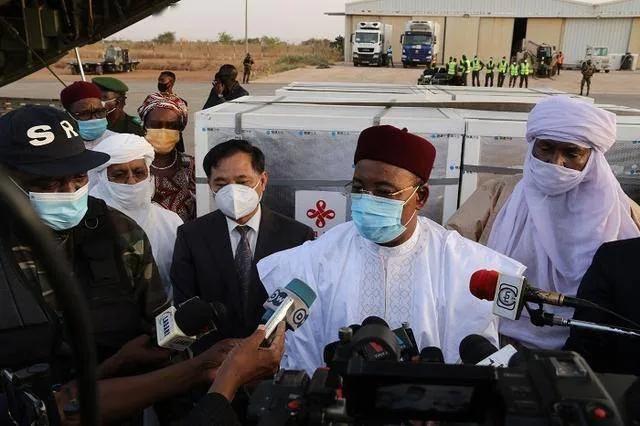 尼日尔是一个西非的内陆小国,一个穷得连饭都吃不上的国家