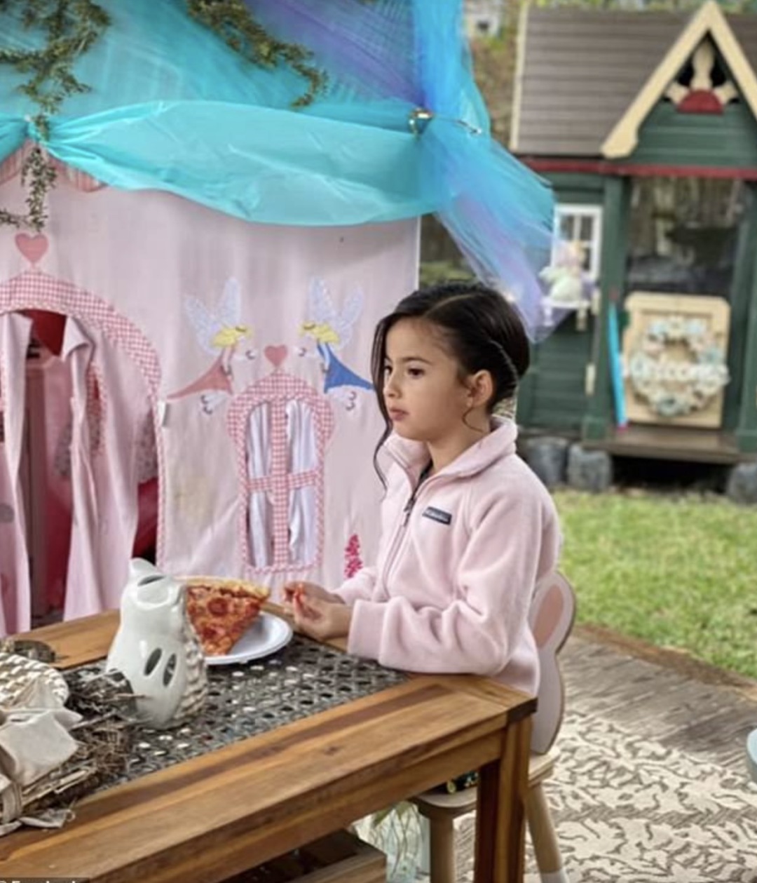 美国19岁少女杀母亲,美国19岁女孩遭继父杀害