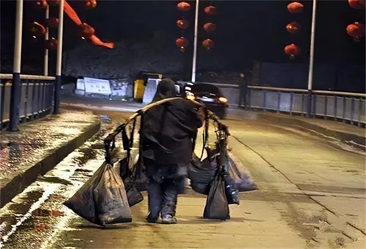 出国打工16年男子流落巴西街头,小伙流浪在外捕鱼