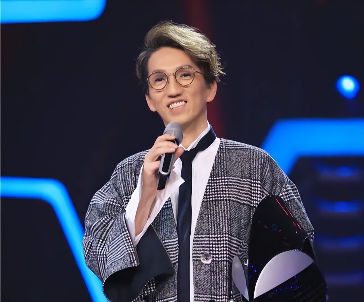 林志炫唱功能有多强,林志炫唱功跟凤凰传奇谁厉害