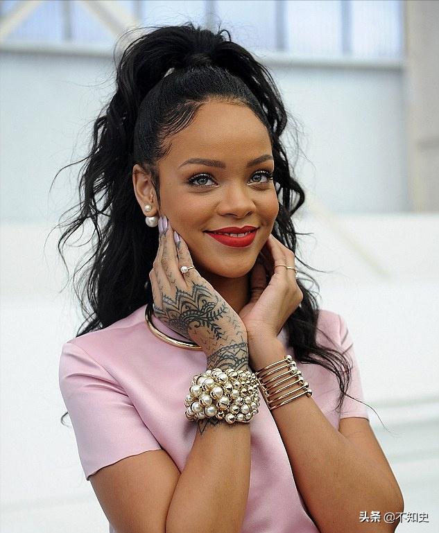 一双美腿价值百万美金，身价高达110亿，其中91亿靠卖内衣？