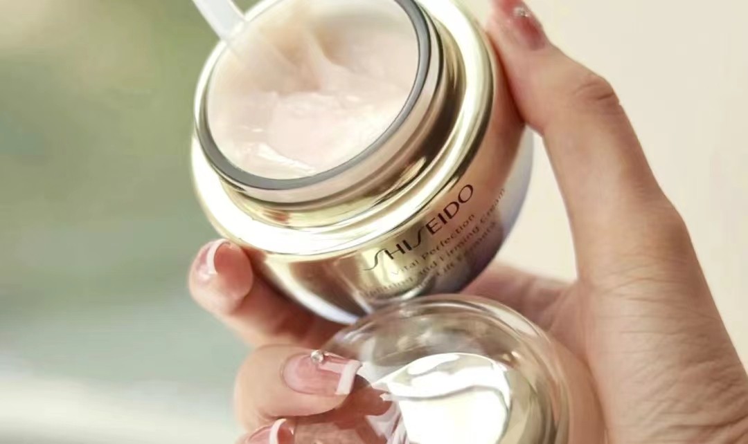 资生堂雅诗兰黛面霜怎么选择 (雅诗兰黛胶原霜和资生堂悦薇面霜)