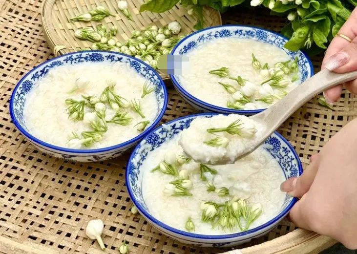 摆摊卖奶茶爆火产品,摆摊卖奶茶真的能赚钱吗