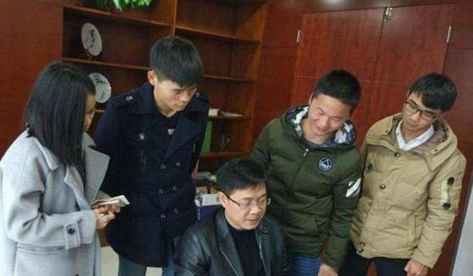 35岁当上市长，39岁晋升副厅级，最后为啥却选择了裸身辞官？