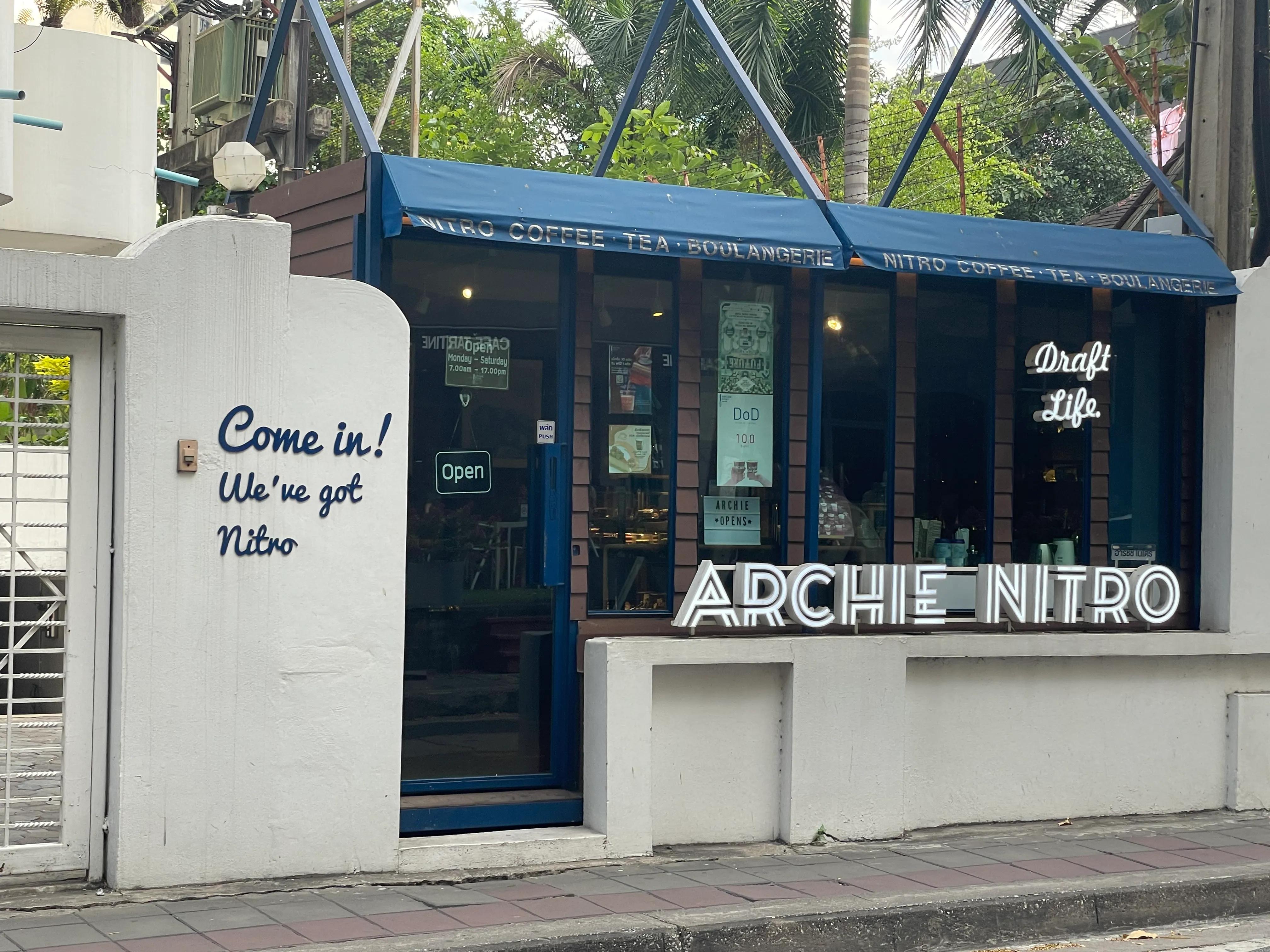 泰国曼谷娜娜街,泰国曼谷酒吧街巴卡拉