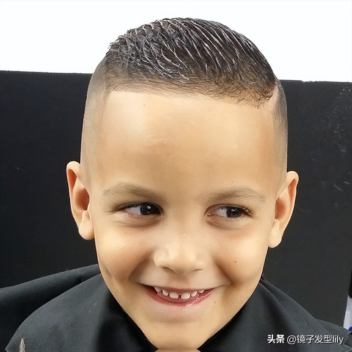 新帅气小男孩发型14款,两边剃光的最帅气小男孩发型