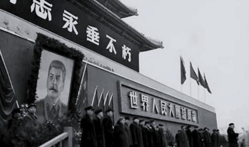 故宫城墙上挂过谁的画像,安门挂过谁的画像