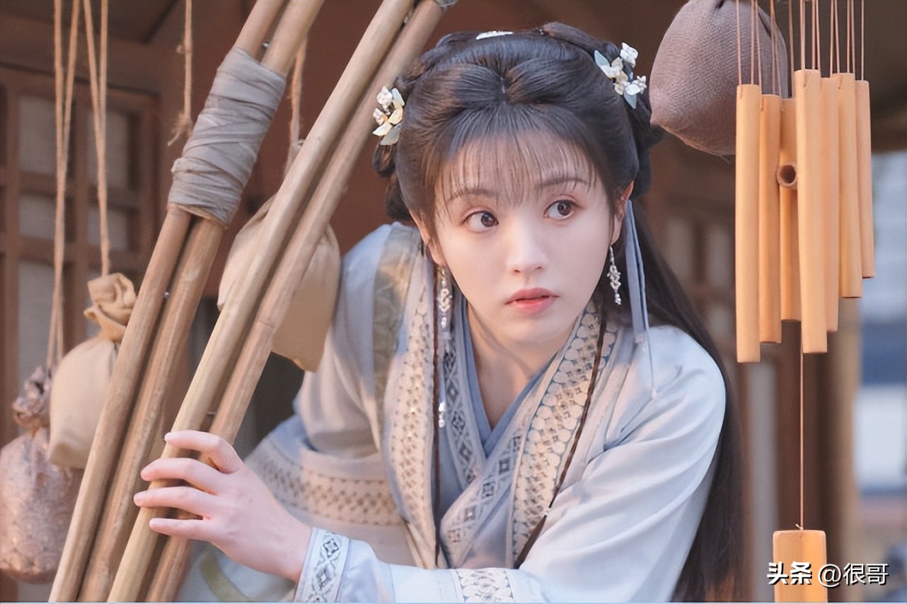 田曦薇凭借《卿卿日常》出圈,不仅七天涨粉45万,演技也备受好评