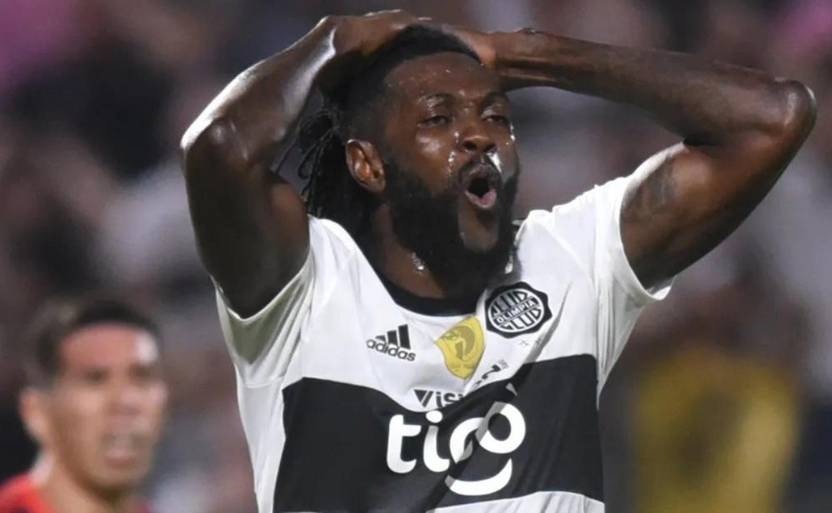 阿德巴约滑跪庆祝,90米滑跪庆祝