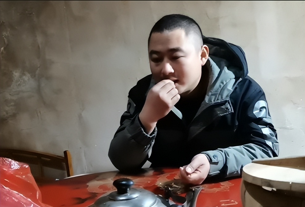 老挝媳妇嫁中国大叔在老挝生活,老挝媳妇嫁给外卖小哥