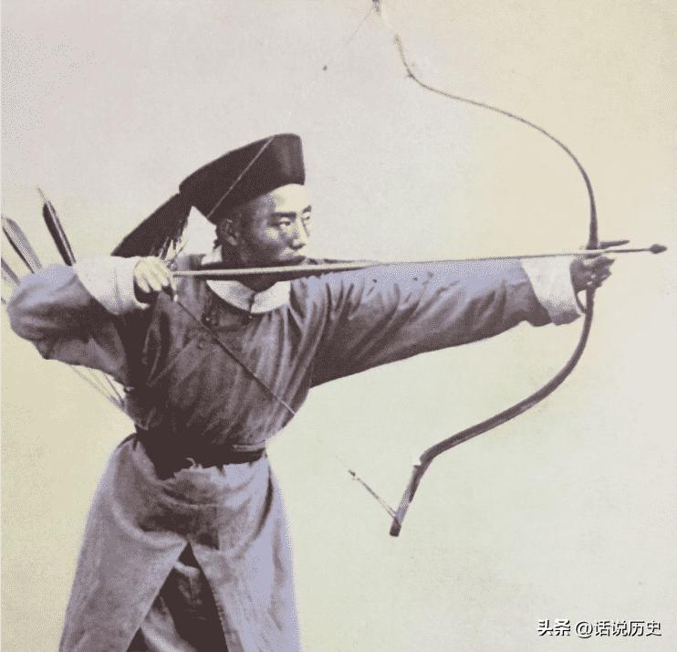 变态的纳粹德国,*光脱**犹太人女人衣服,集体*杀屠**!