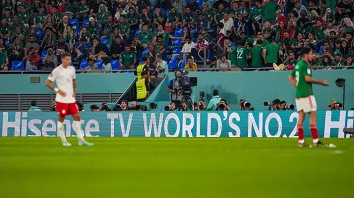 莱万能拿金球奖吗,莱万的标志性点球有争议吗