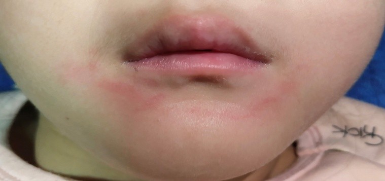 舔口红,舌头舔口红