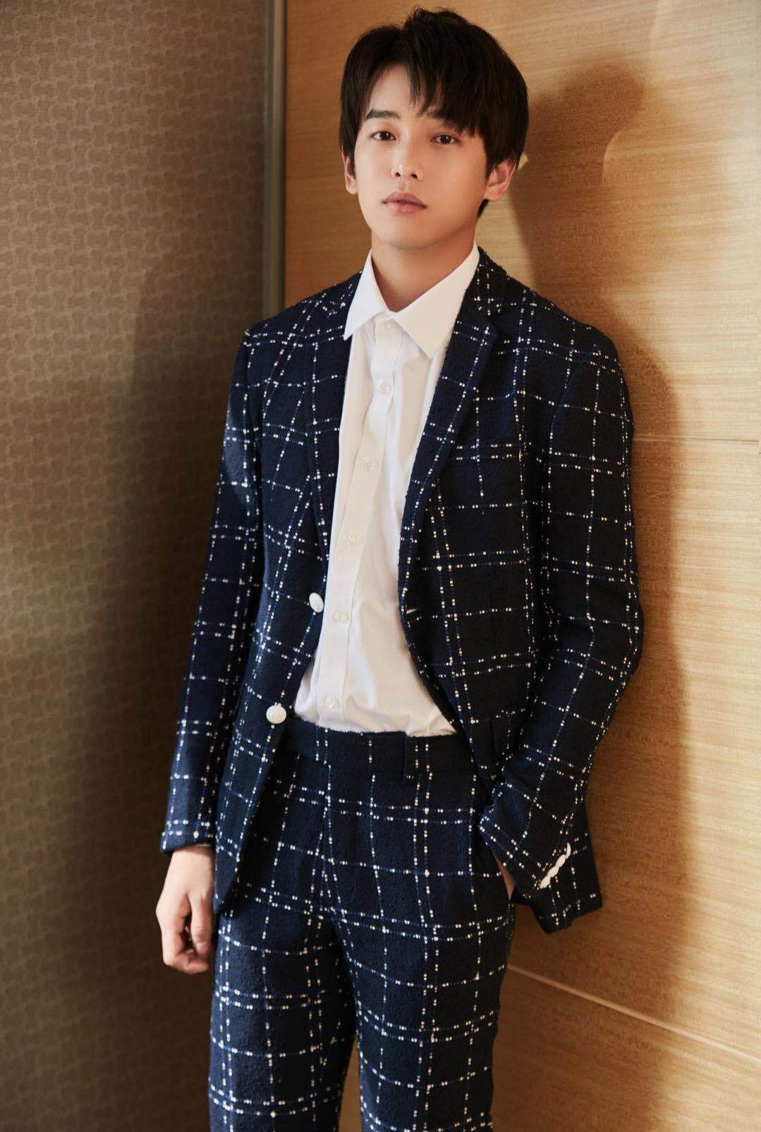 十位穿西装的男明星你最喜欢谁,穿西装很帅的一个男的