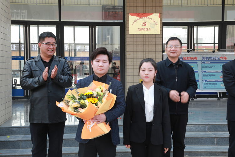 华山国际教育集团欢送任剑召委员参加渭南市政协会议