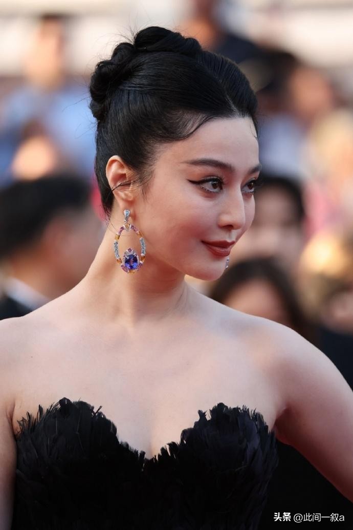 “大秀*光春**”还不害臊,深V露背都不遮掩,这群女明星全员养眼!