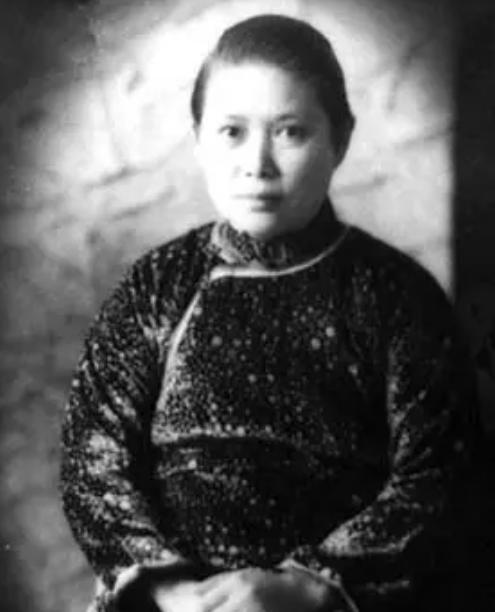 孙中山女儿晚年生活凄惨,拒蒋介石帮助后给*小平邓**写信:希望照顾