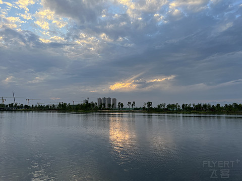 窗含西岭千秋雪成都环球中心雪山,窗含西岭千秋雪魅力成都