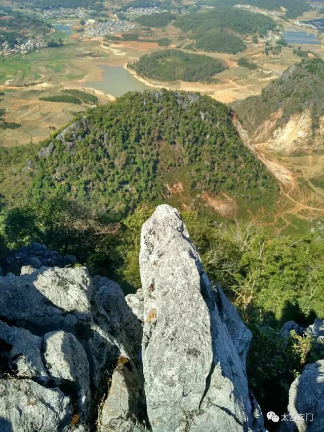 攀普洱天壁山之西门崖子：一日凌云出，群山齐失自高心