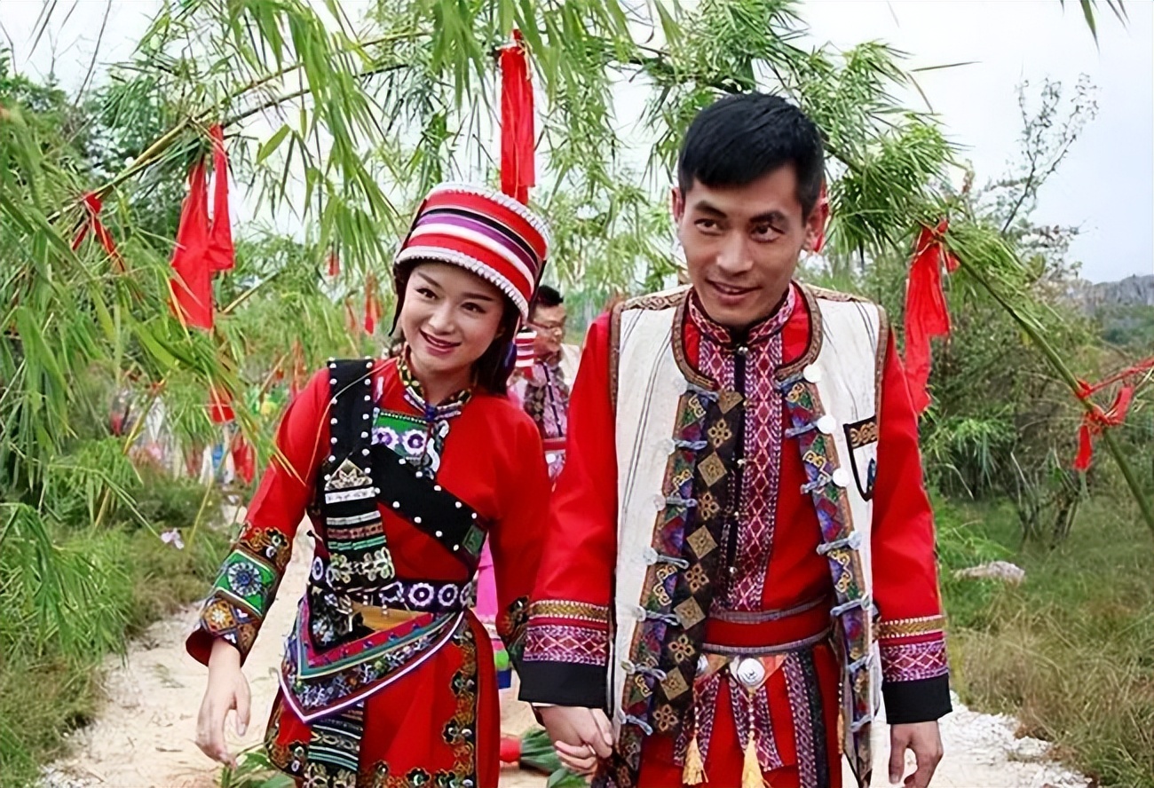 年前那位感动中国的春运母亲,12年前那位感动中国的春运妈妈