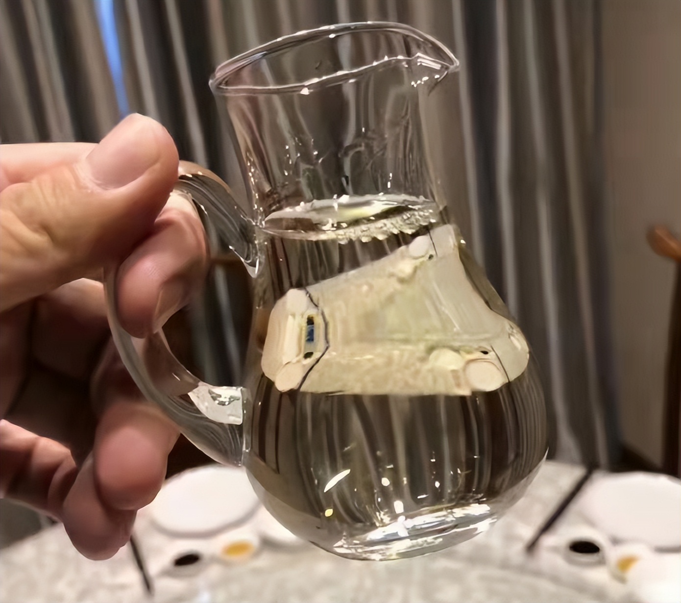 白酒怎么看酒瓶上的日期,白酒酒瓶如何检测