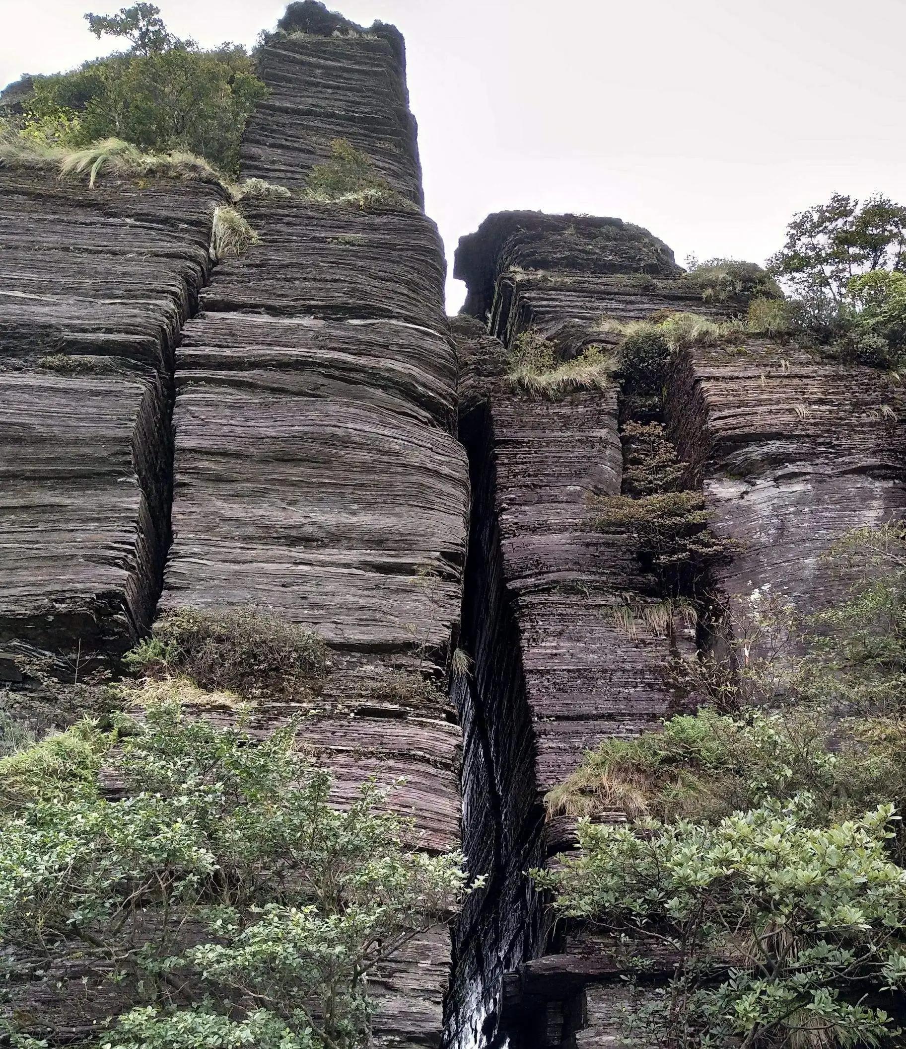 梵净山陡不陡,梵净山下山最陡峭的地方