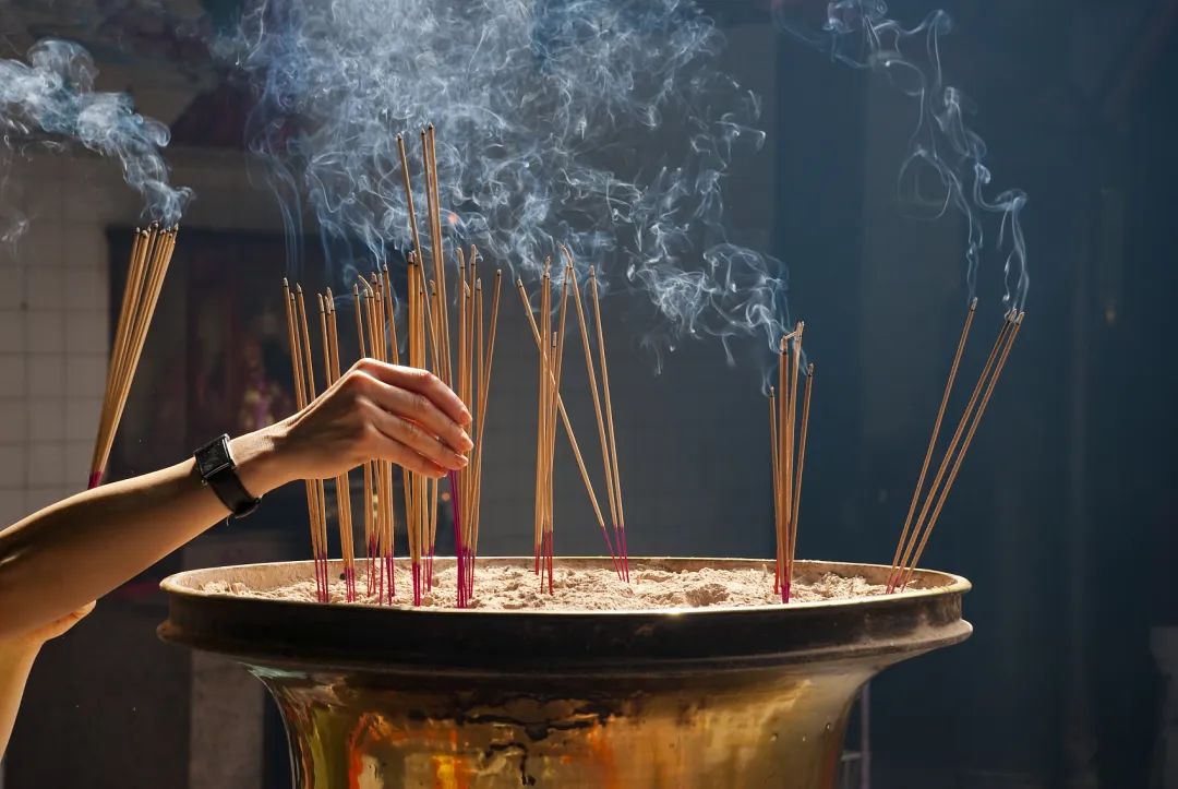 抑郁少年被喂符水死亡案庭审,抑郁症少年被大师喂符水后死亡