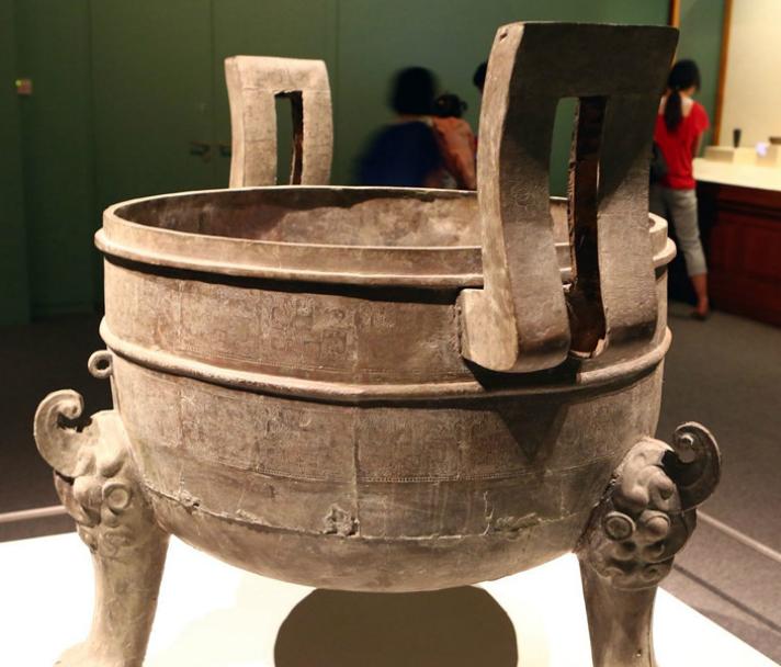 古代“夜壶”口这么小,女人怎么用?看完才知古人智慧!