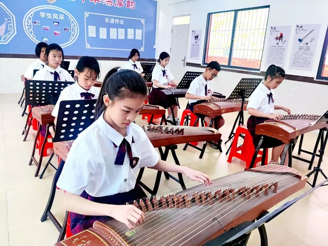 石碣四海学校学费多少钱,东莞四海学校招生简章