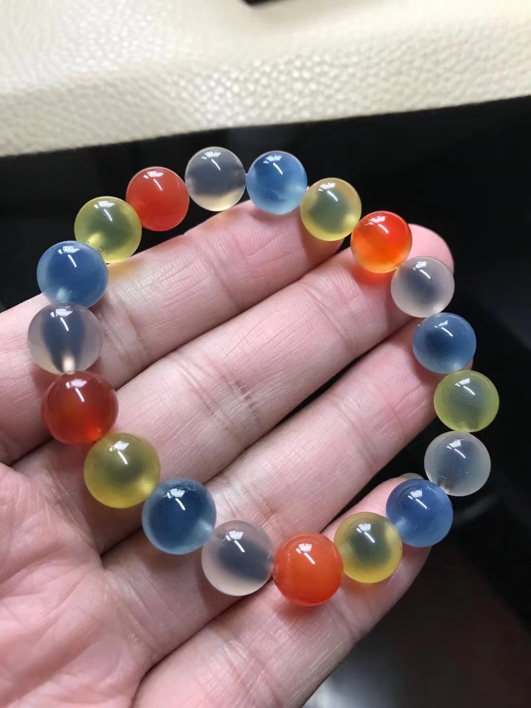 戴便宜的手链对身体有害吗,戴便宜的手链丢人吗