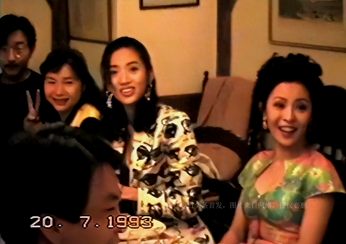 鹰钩鼻，笑露牙龈看看向太陈岚年轻时的样子，为啥宠爱郭碧婷