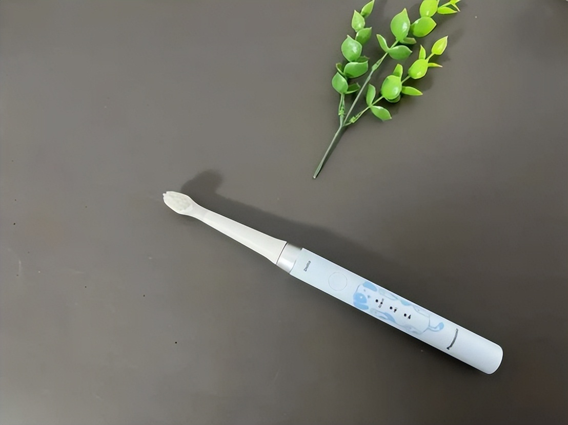 艾优和飞利浦儿童电动牙刷测评,飞利浦和usmile儿童电动牙刷测评