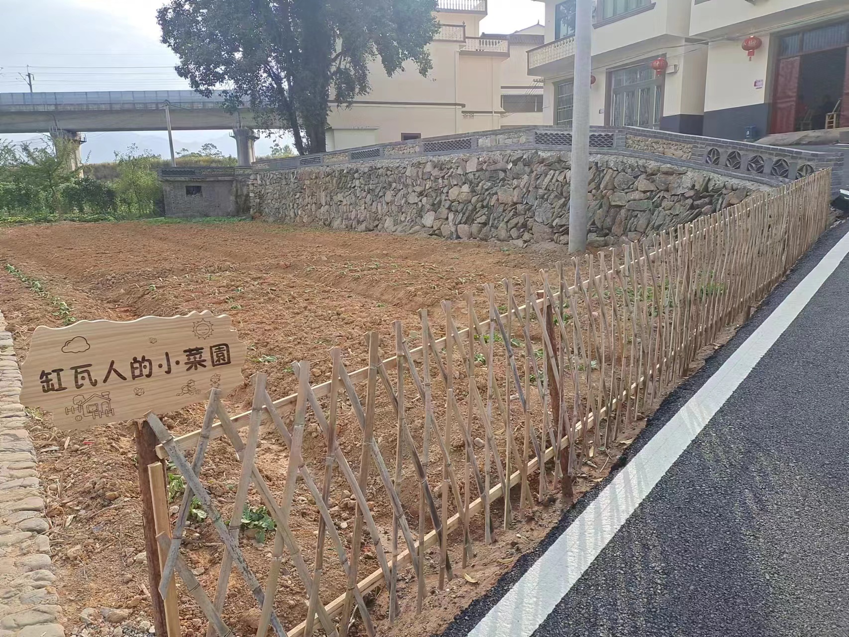 广信区石人乡：螃蟹山上“吃螃蟹”，缸瓦厂的华丽“变身”