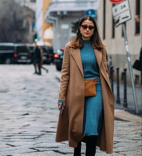 黑色大衣的配色技巧,咖啡色的大衣怎样配色