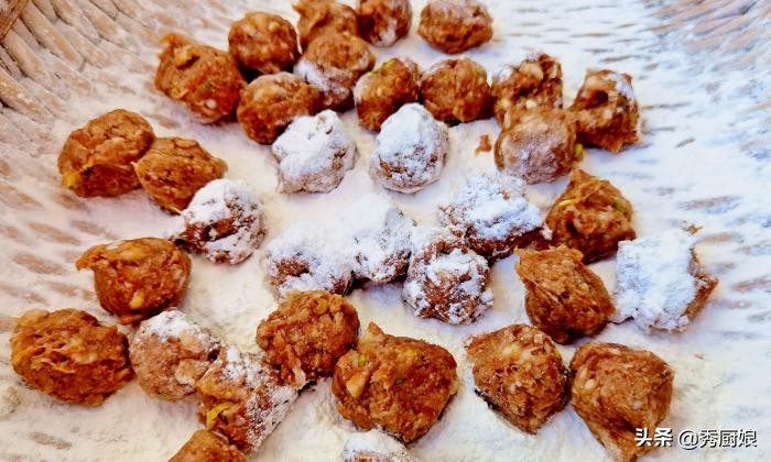炸肉丸子怎样才能炸得又酥又脆,炸肉丸子加什么料可以让丸子蓬松