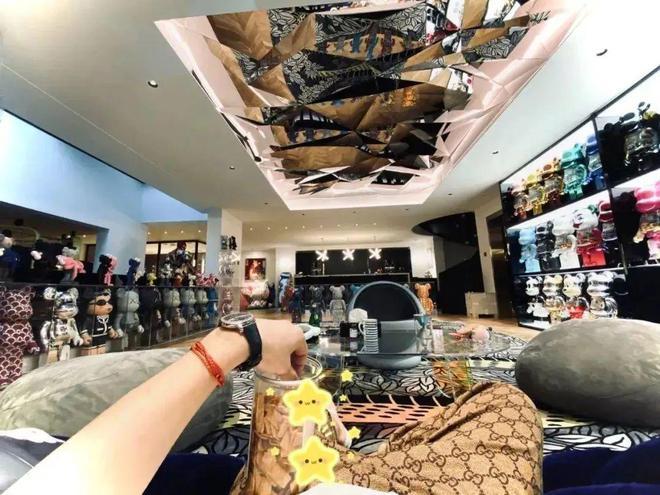 “富人赚乞丐的钱”，这5位明星生动地诠释：穷人越穷，富人越富