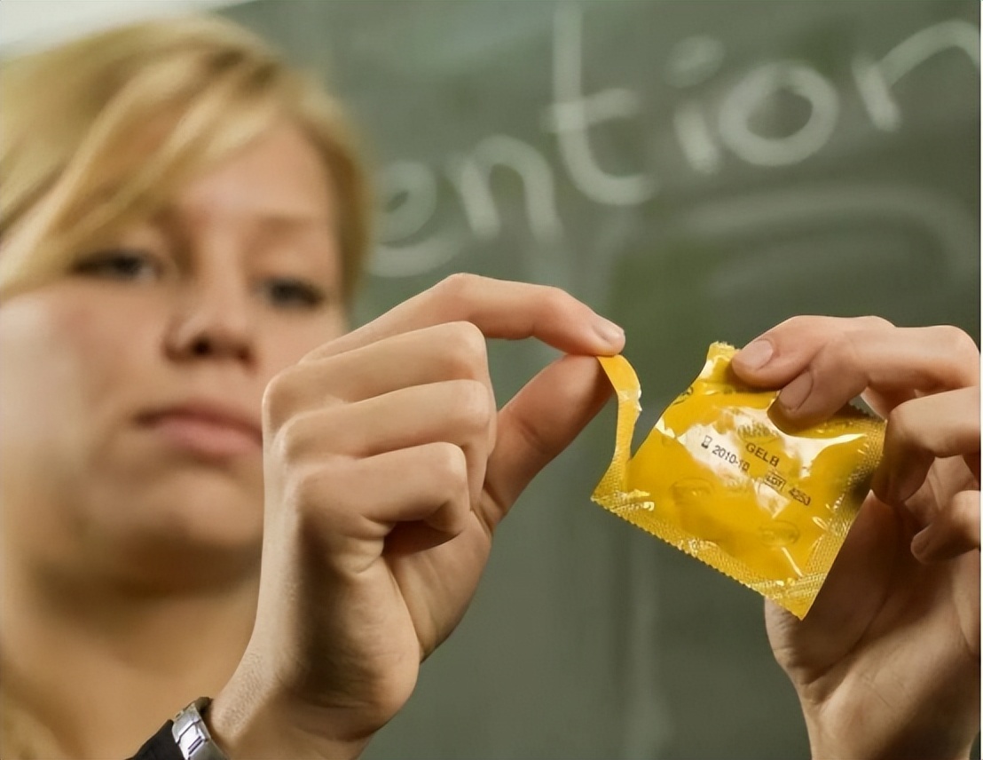 *人用成品**年销售高达千亿，为何女性是购买主力？这是很现实的问题