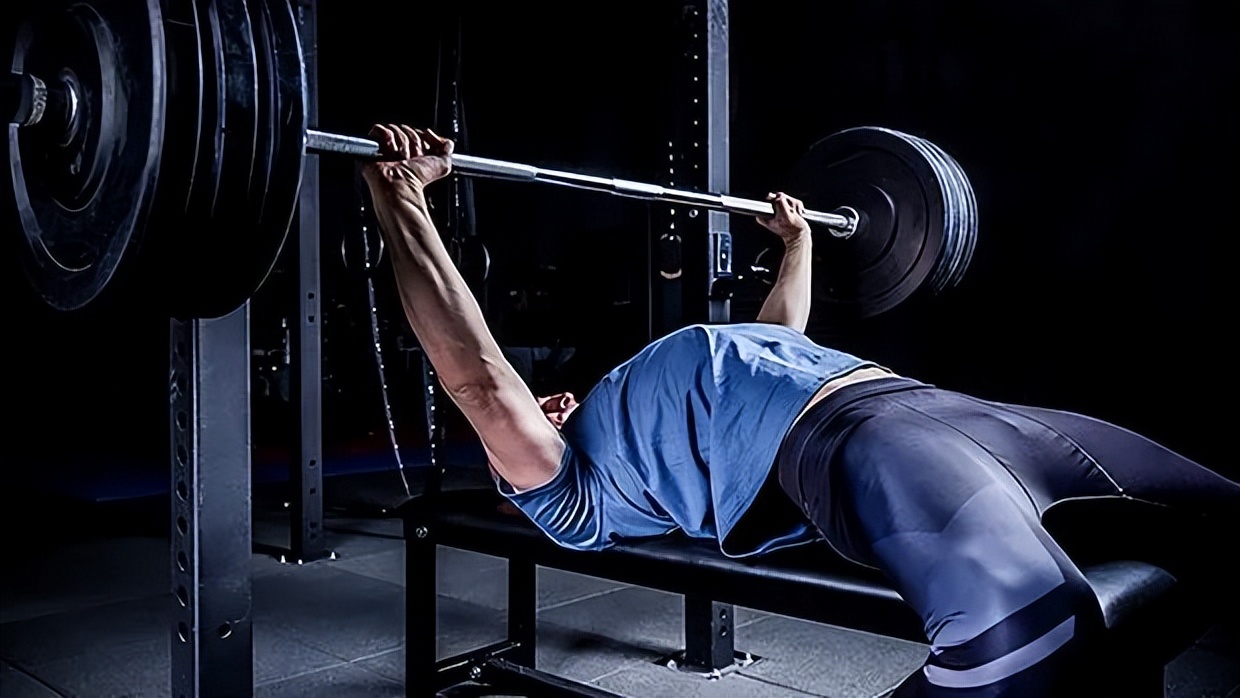 健身房只做卧推和硬拉,健身只练1rm